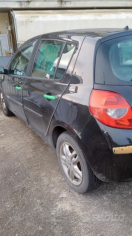 Usata Renault Clio II 70 CV (51 kW) 2006 Nero Berlina