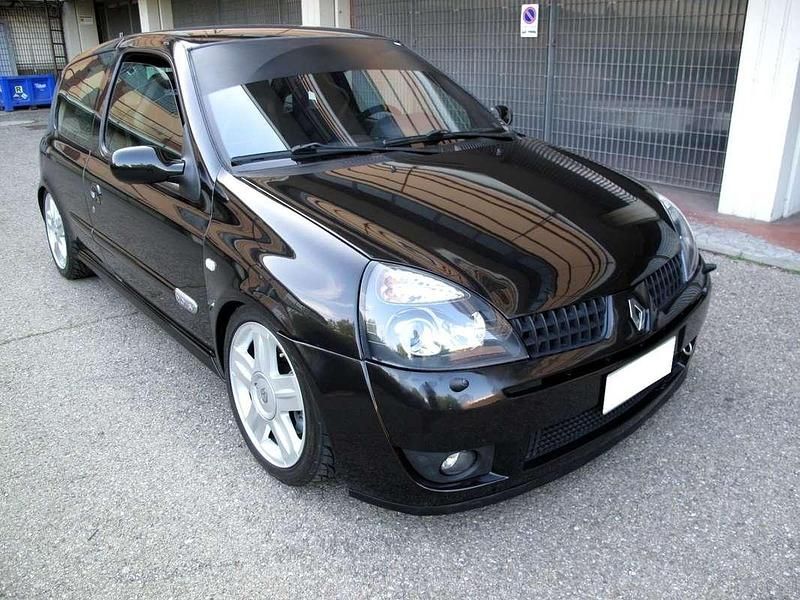Nero Usata 2002 Renault Clio II R.S. Tre volumi | 15.500 € - Immagine 1/4