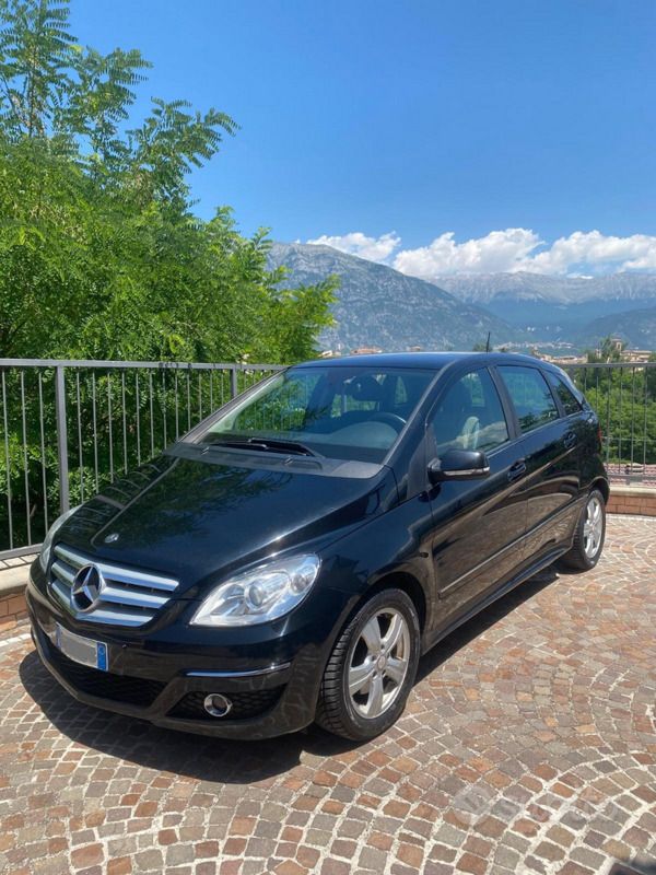 Usata Mercedes B200 109 CV (80 kW) 2009 Nero Monovolume