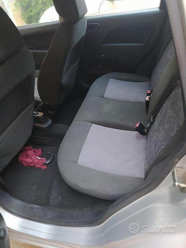 Usata Ford Fiesta 75 CV (55 kW) 2008 Grigio Utilitaria