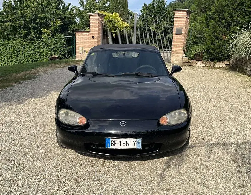 Usata Mazda MX5 110 CV (80 kW) 1999 Nero Cabrio
