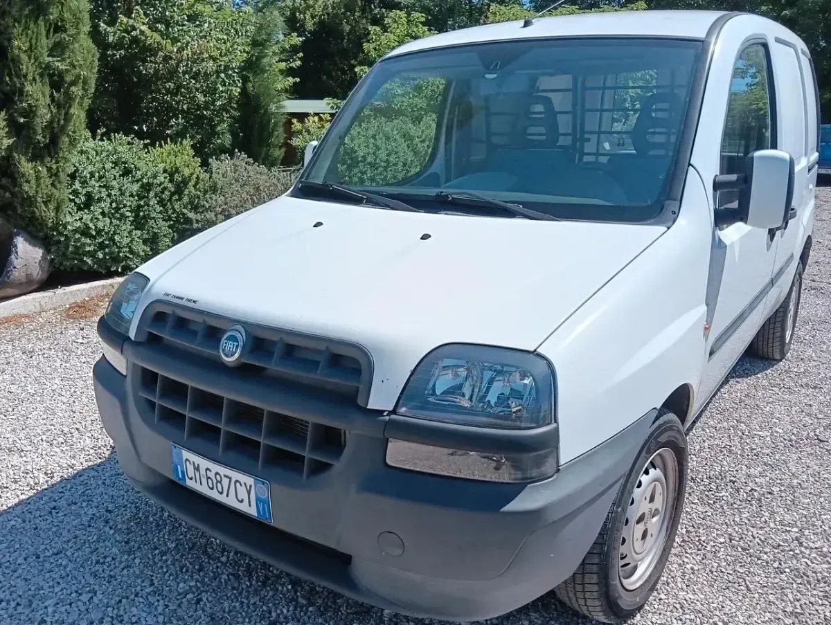 Usata Fiat Doblò Dynamic 104 CV (76 kW) 2004 Bianco Monovolume