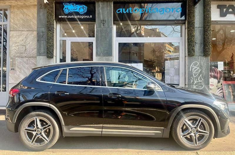 Usata Mercedes GLA200 Premium 150 CV (110 kW) 2023 Nero SUV