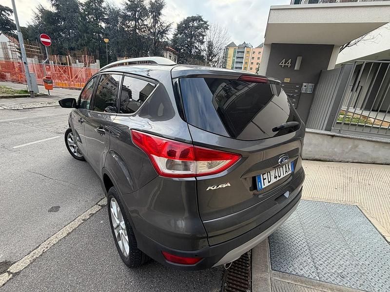 Usata Ford Kuga 150 CV (110 kW) 2017 Grigio SUV