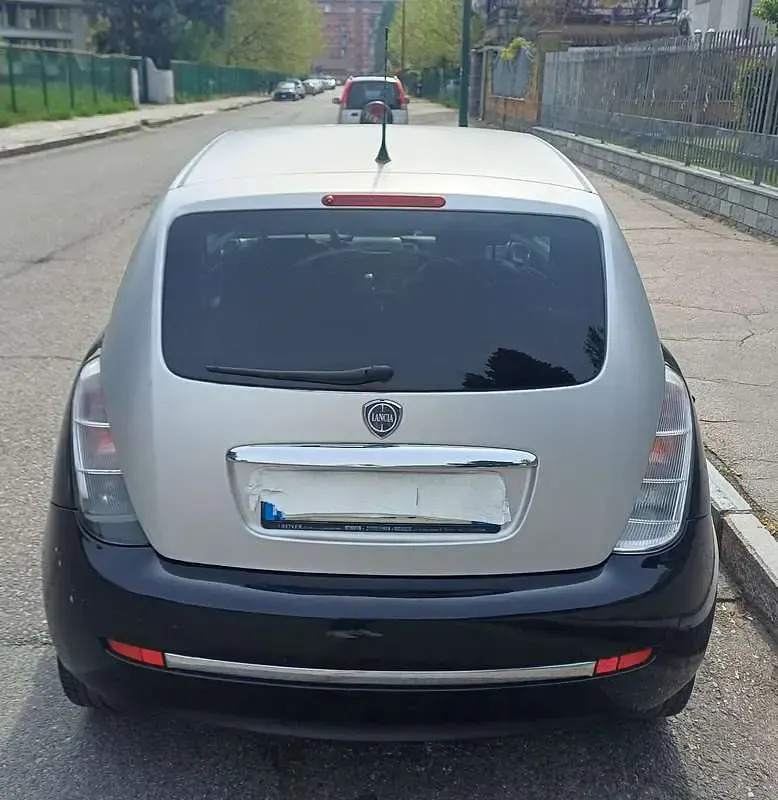 Usata Lancia Ypsilon 60 CV (44 kW) 2008 Nero Utilitaria