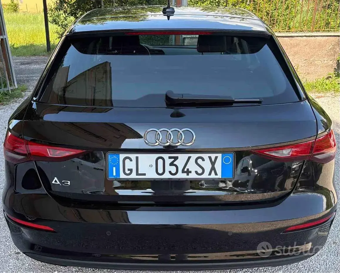 Occasion Audi A3 Business 110 ch (80 kW) 2022 Noir Berline