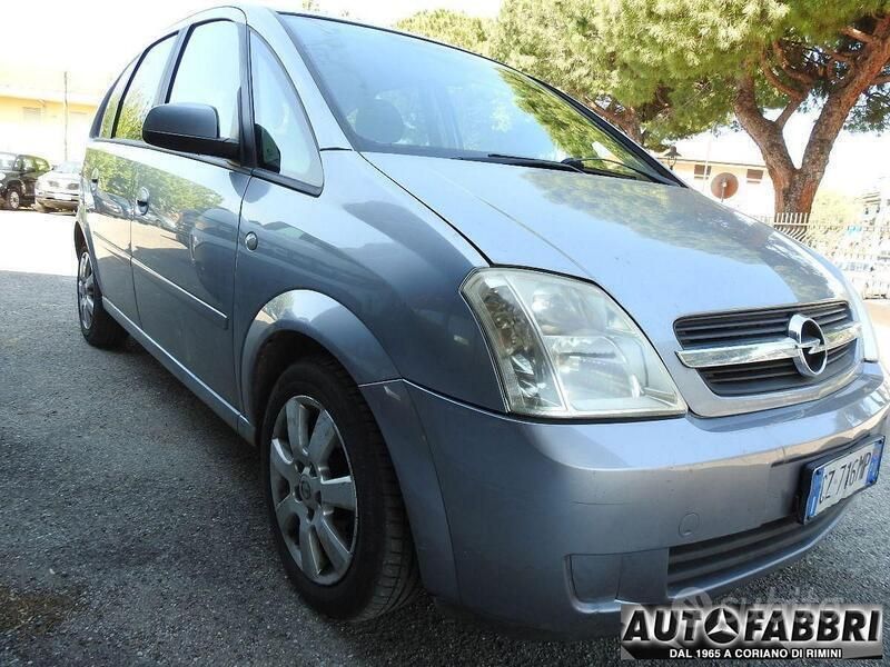 Usata Opel Meriva Enjoy 101 CV (74 kW) 2006 Grigio(met.) Monovolume