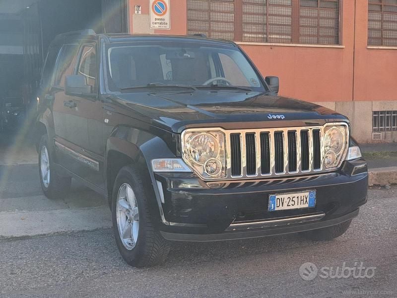 Usata Jeep Cherokee Limited 177 CV (130 kW) 2009 Nero SUV