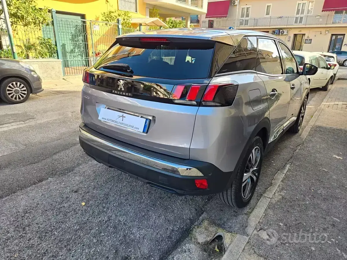Usata Peugeot 3008 Allure 131 CV (96 kW) 2023 Grigio SUV