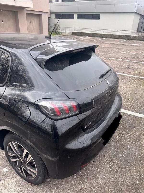 Usata Peugeot 208 82 CV (60 kW) 2023 Nero Utilitaria