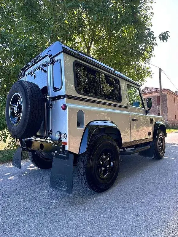 Usata Land Rover Defender SE 122 CV (89 kW) 2010 Argento Station wagon