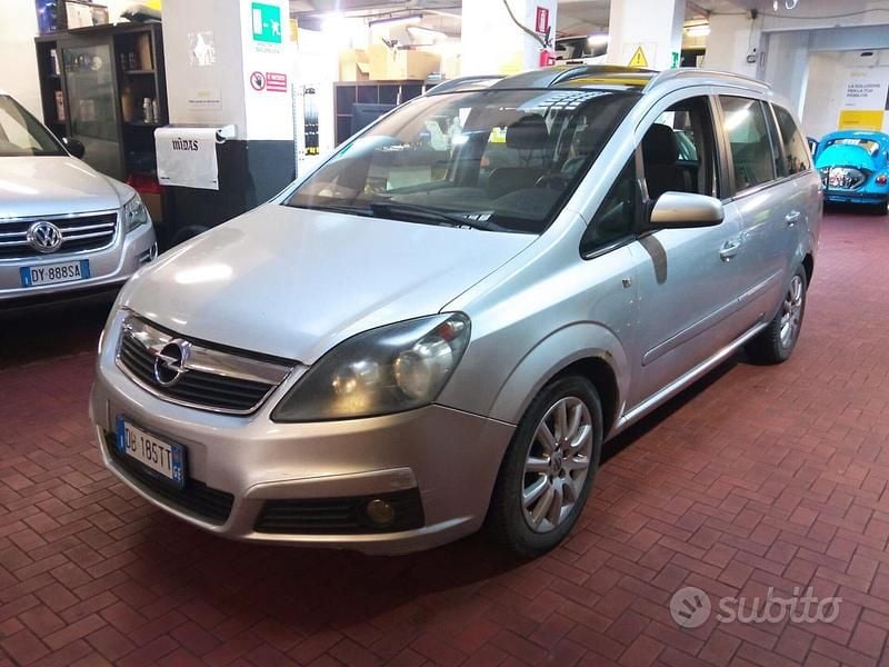 Usata Opel Zafira Cosmo 120 CV (88 kW) 2006 Grigio Monovolume