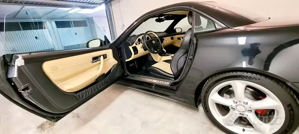 Usata Mercedes SLK320 218 CV (160 kW) 2000 Nero Cabrio