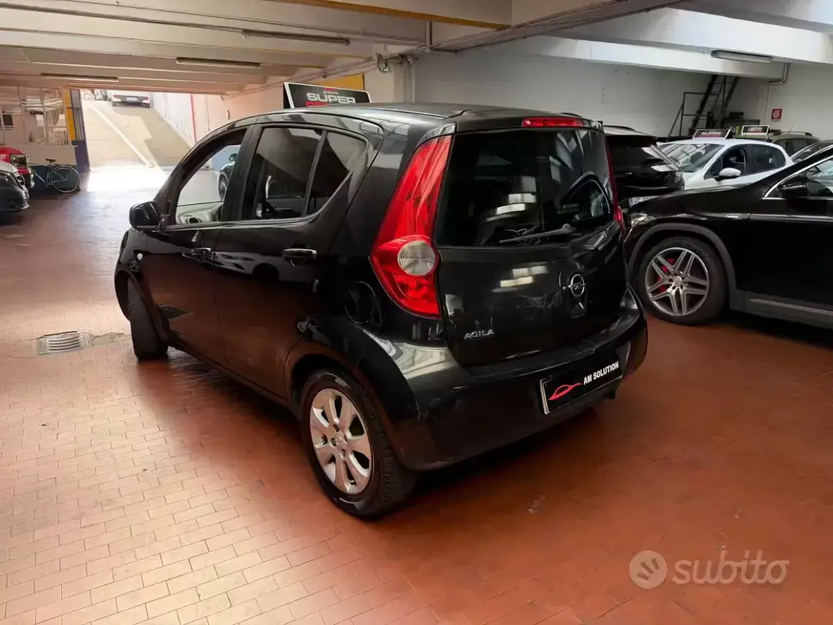 Usata Opel Agila 86 CV (63 kW) 2010 Nero Utilitaria