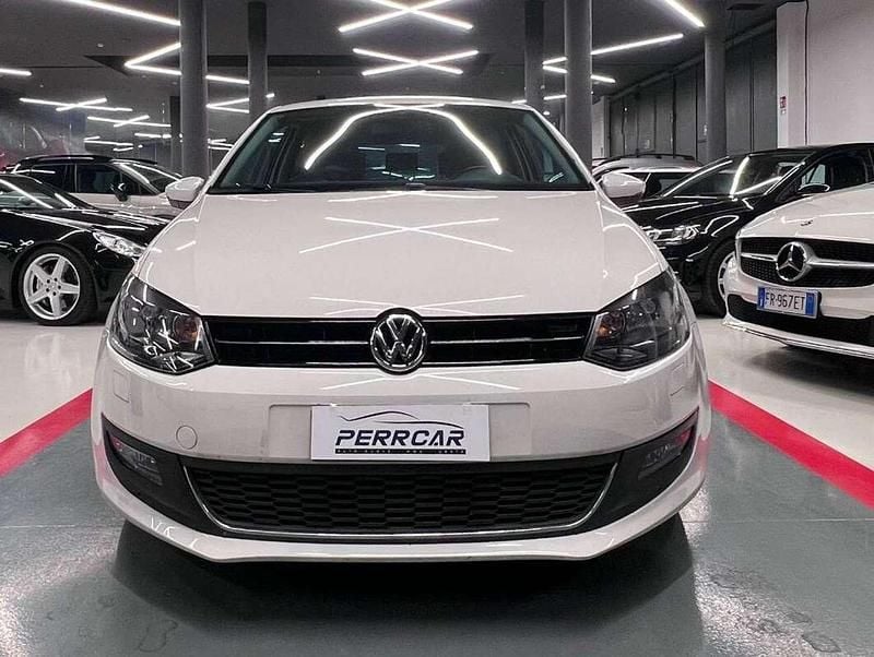 Bianco Usata 2012 VW Polo Comfortline Tre volumi | 4990 € (Buon prezzo) - Immagine 1/4