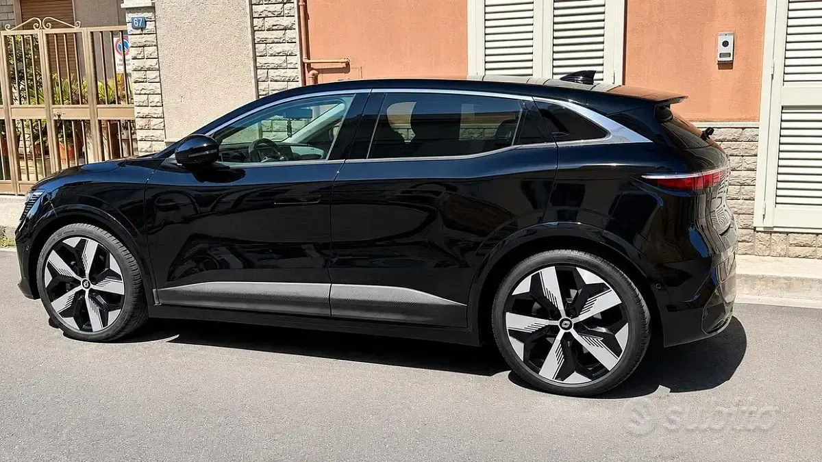 Usata Renault Megane E-Tech Techno 160 kW (218 CV) 2023 Nero Station wagon