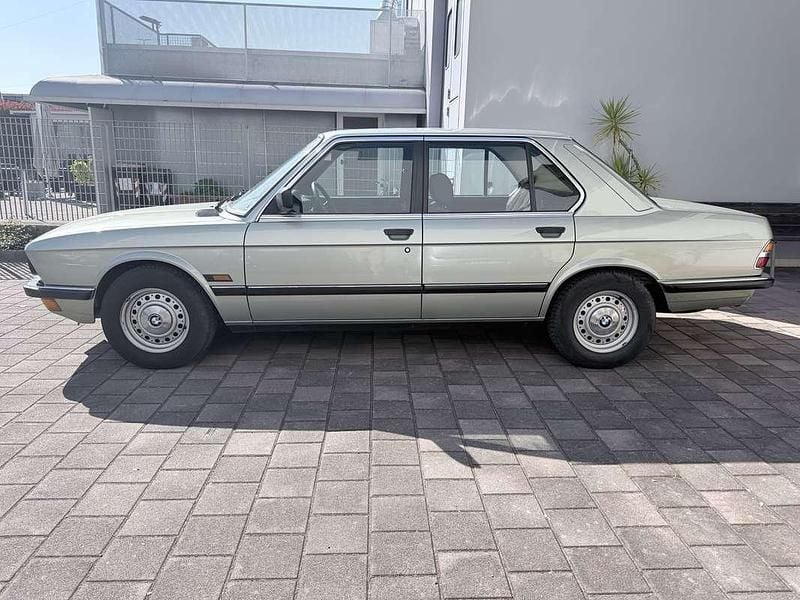 Usata BMW 520 125 CV (91 kW) 1981 Verde Berlina