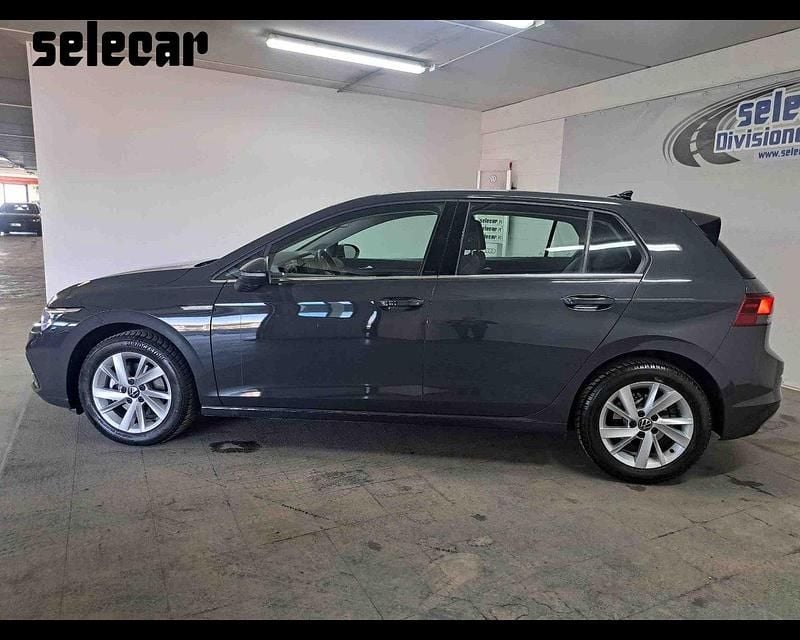 Usata VW Golf VIII Style 130 CV (95 kW) 2022 5v grigio manganese metallizzato Berlina