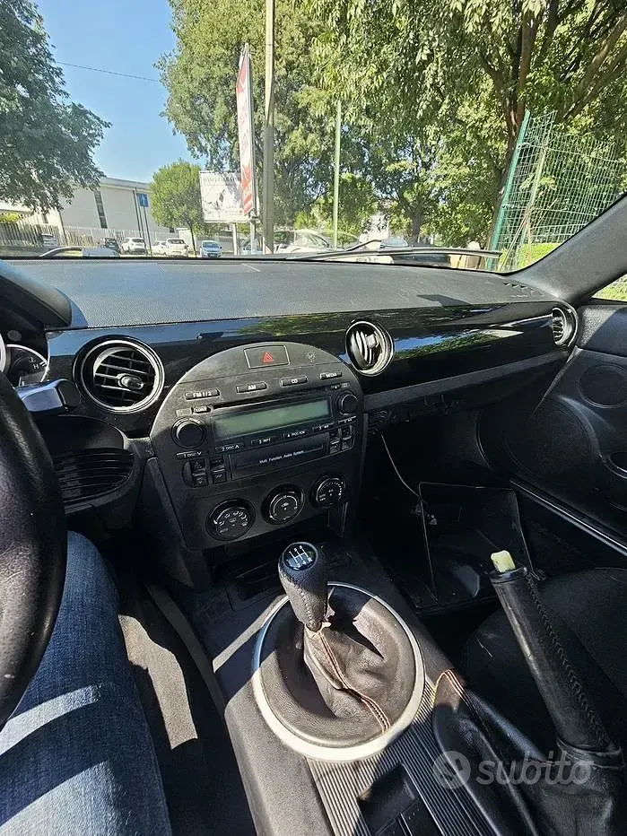 Usata Mazda MX5 126 CV (92 kW) 2006 Grigio Cabrio