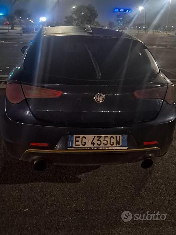 Blu Usata 2011 Alfa Romeo Giulietta Tre volumi | 4000 € (Buon prezzo) - Immagine 1/4