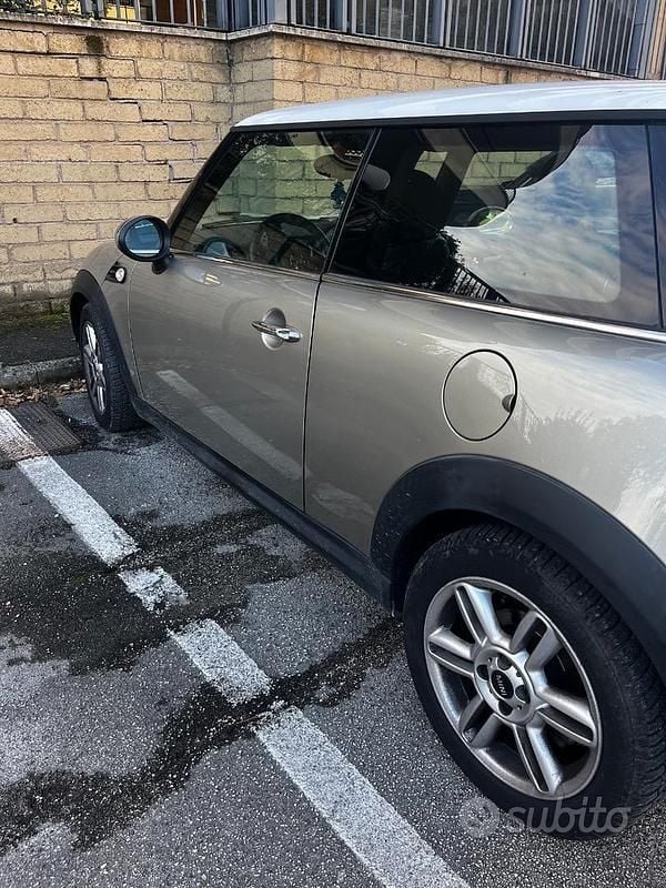 Oro Usata 2011 Mini Cooper D Due volumi | 5500 € (Buon prezzo) - Immagine 1/4