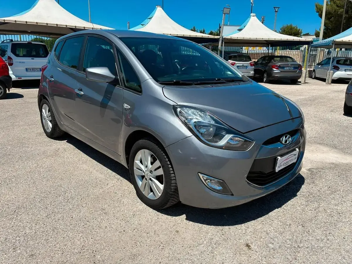 Usata Hyundai ix20 Comfort 88 CV (64 kW) 2014 Grigio Utilitaria