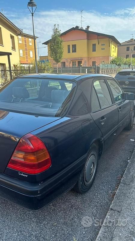 Usata Mercedes C250 1995 Blu Berlina