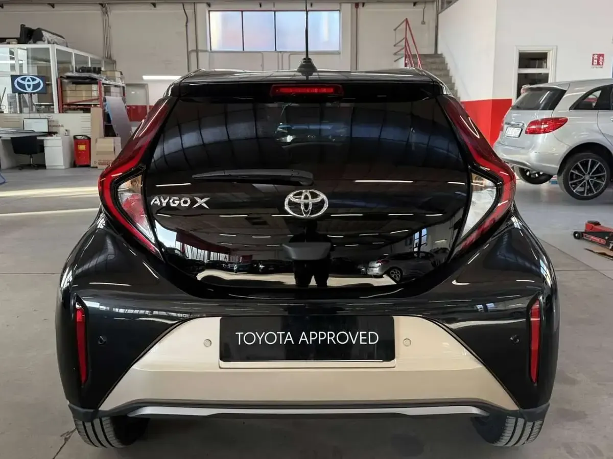 Usata Toyota Aygo X Lounge 72 CV (52 kW) 2022 Ginger beige & black met SUV