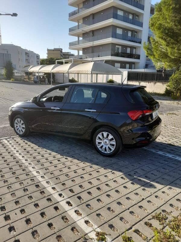 Usata Fiat Tipo Lounge 120 CV (88 kW) 2017 Blu Berlina