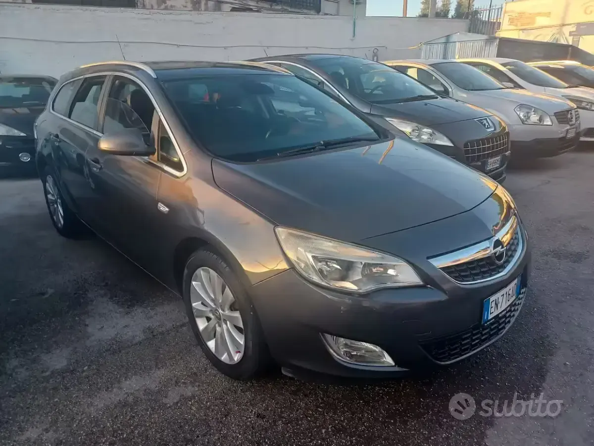 Usata Opel Astra Cosmo 125 CV (91 kW) 2012 Grigio Station wagon