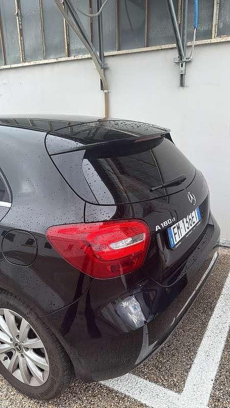 Usata Mercedes A180 Style 109 CV (80 kW) 2017 Berlina