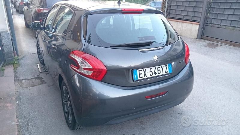 Usata Peugeot 208 Allure 68 CV (50 kW) 2015 Grigio Utilitaria