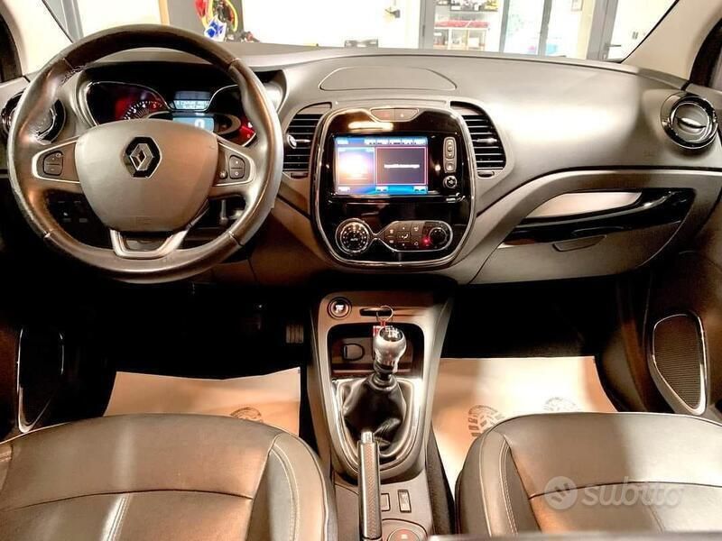 Usata Renault Captur 110 CV (80 kW) 2016 Grigio SUV