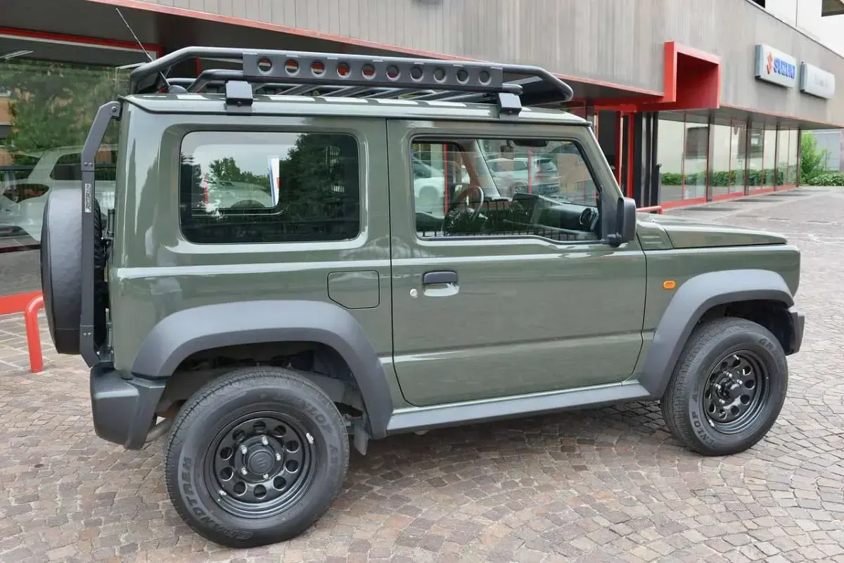 Usata Suzuki Jimny 102 CV (75 kW) 2023 Verde SUV