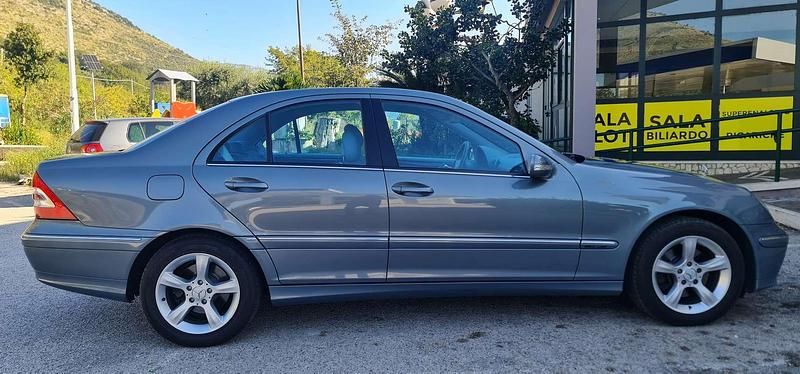 Usata Mercedes C320 Avantgarde 218 CV (160 kW) 2005 Argento Berlina