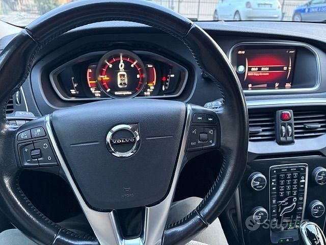 Usata Volvo V40 120 CV (88 kW) 2018 Berlina