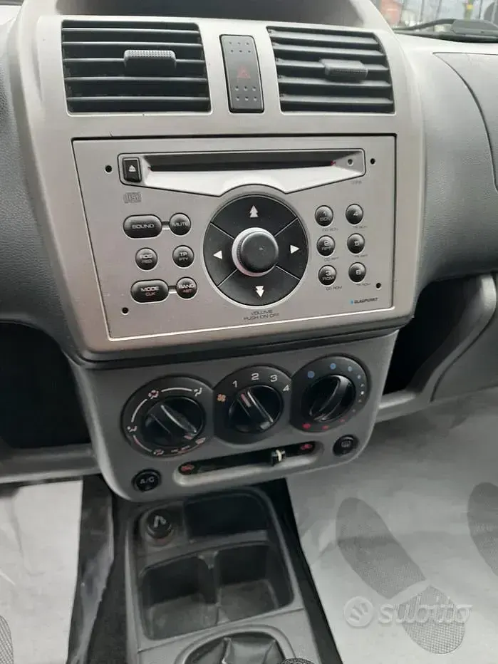 Usado Suzuki Ignis 99 CV (72 kW) 2005 Gris Utilitario