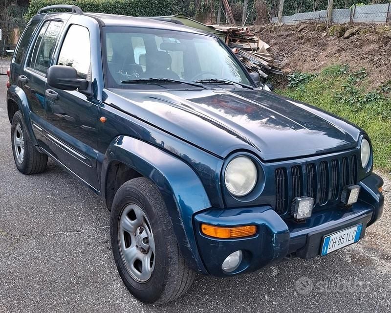 Usata Jeep Cherokee Sport 143 CV (105 kW) 2004 Blu SUV