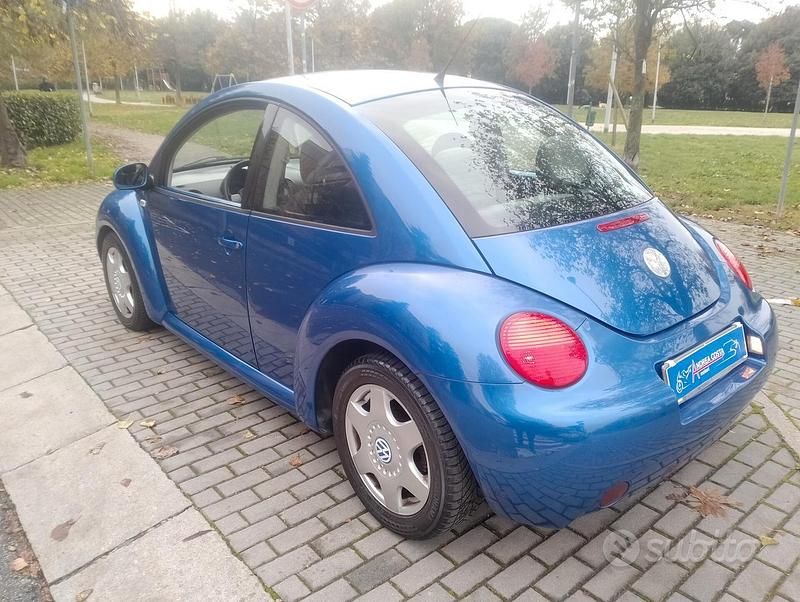 Usata VW Beetle 90 CV (66 kW) 2002 Blu Berlina