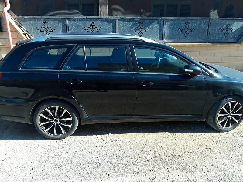 Usata Toyota Avensis 177 CV (130 kW) 2008 Nero Berlina