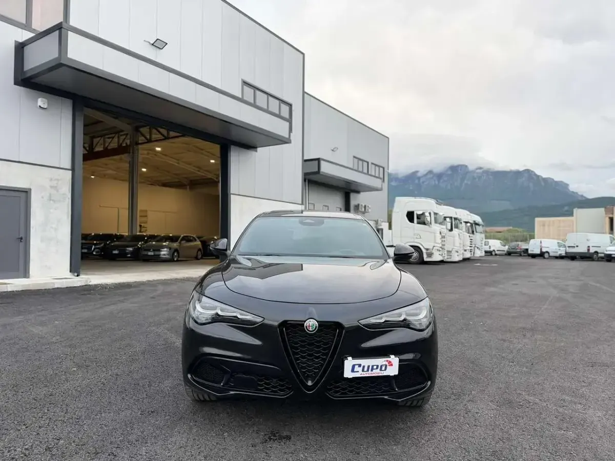 Usata Alfa Romeo Stelvio Veloce 209 CV (153 kW) 2024 Nero SUV