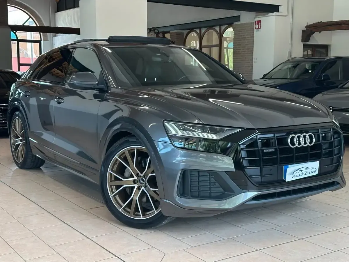 Usata Audi Q8 Ambiente 286 CV (210 kW) 2019 Grigio SUV
