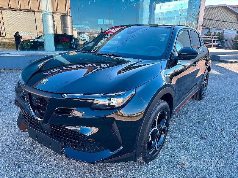 Nuova Alfa Romeo Junior 136 CV (100 kW) 2025 Nero SUV