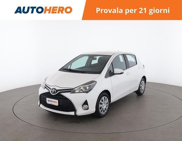 Bianco Usata 2015 Toyota Yaris Active Tre volumi | 8299 € (Buon prezzo) - Immagine 1/2