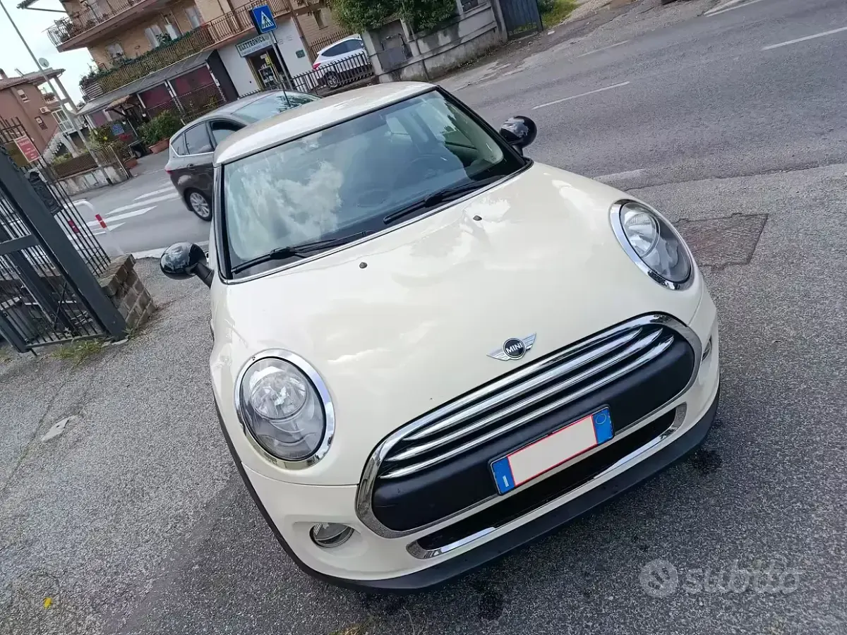 Begagnad Mini ONE Hype 102 HK (75 kW) 2017 Beige Halvkombi