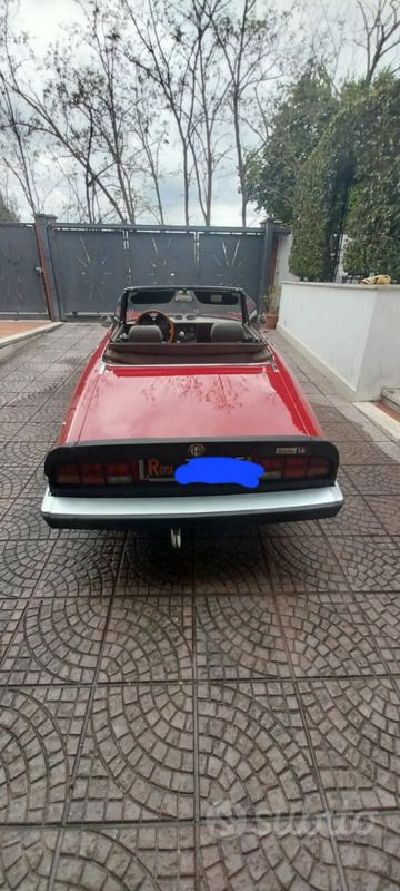 Usata Alfa Romeo Spider 104 CV (76 kW) 1983 Rosso Cabrio