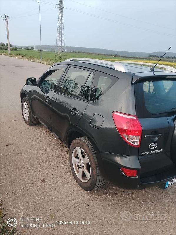 Usata Toyota RAV4 128 CV (94 kW) 2006 Grigio SUV