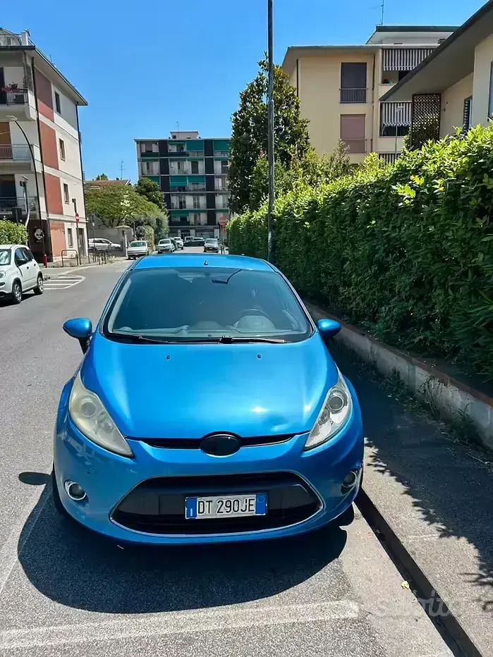 Usata Ford Fiesta 82 CV (60 kW) 2009 Blu Berlina