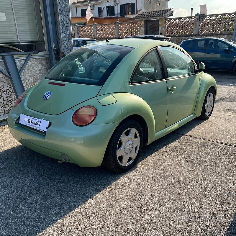 Usata VW New Beetle 90 CV (66 kW) 2000 Bianco Utilitaria