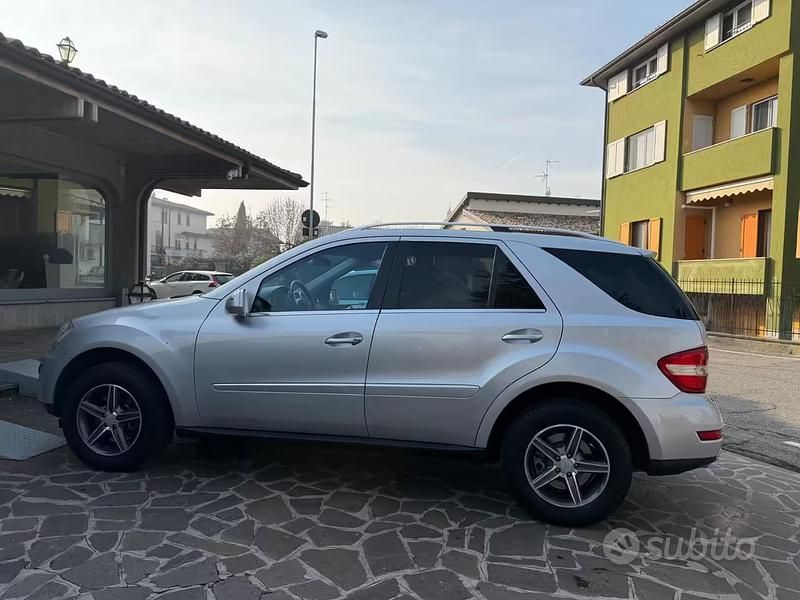 Käytetty Mercedes ML320 224 HP (164 kW) 2008 Harmaa Katumaasturi